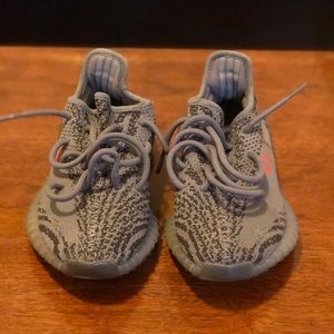 Adidas YEEZY
Yeezy Boost 350 V2 "Beluga 2.0"